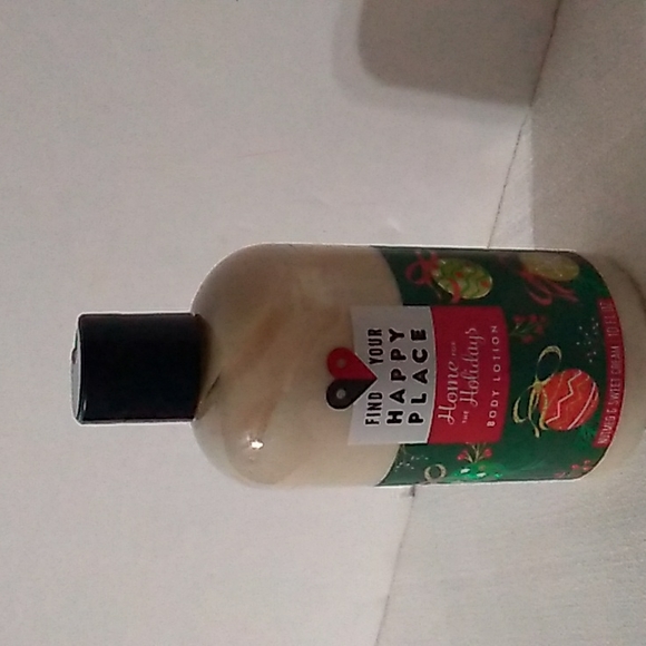 Find your happy place Home For The Holidays Nutmeg & Sweet Cream 10fl oz - Picture 2 of 7